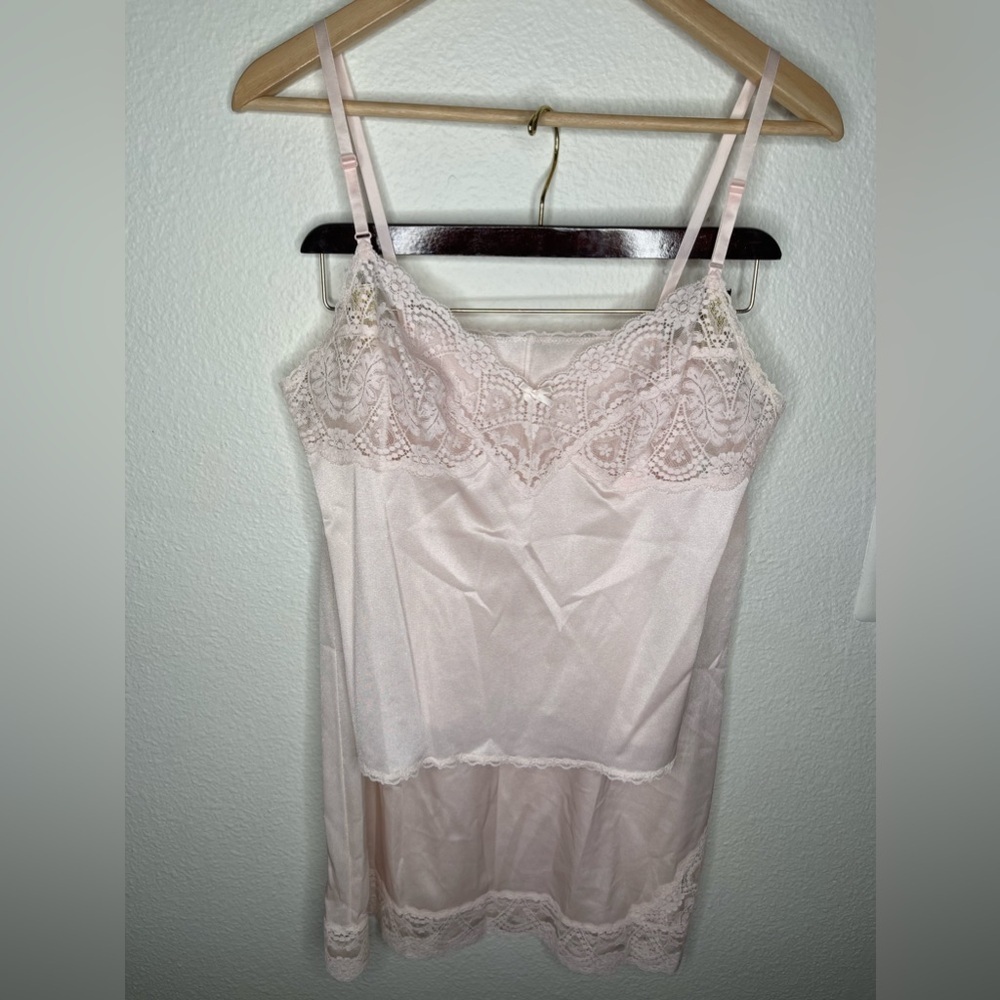 Vtg  vassarette Set Skirt Slip Camisole Top Sexy Lace baby pink color